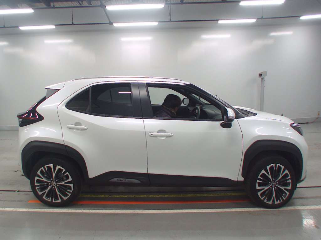 2023 Toyota YARIS CROSS MXPJ10[2]