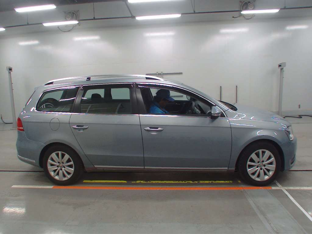 2012 Volkswagen Passat Variant 3CCAX[2]