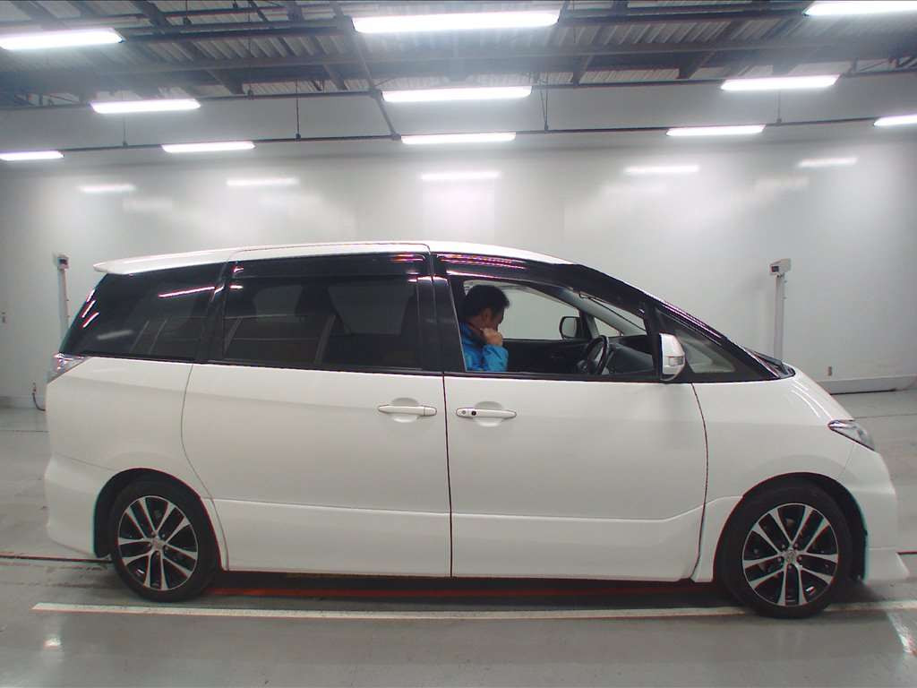 2013 Toyota Estima ACR50W[2]