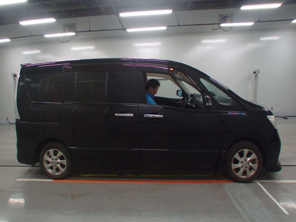 2011 Nissan Serena FC26[2]