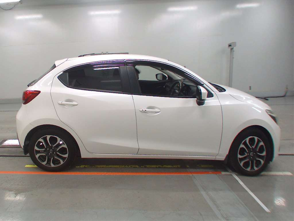 2015 Mazda Demio DJ5FS[2]