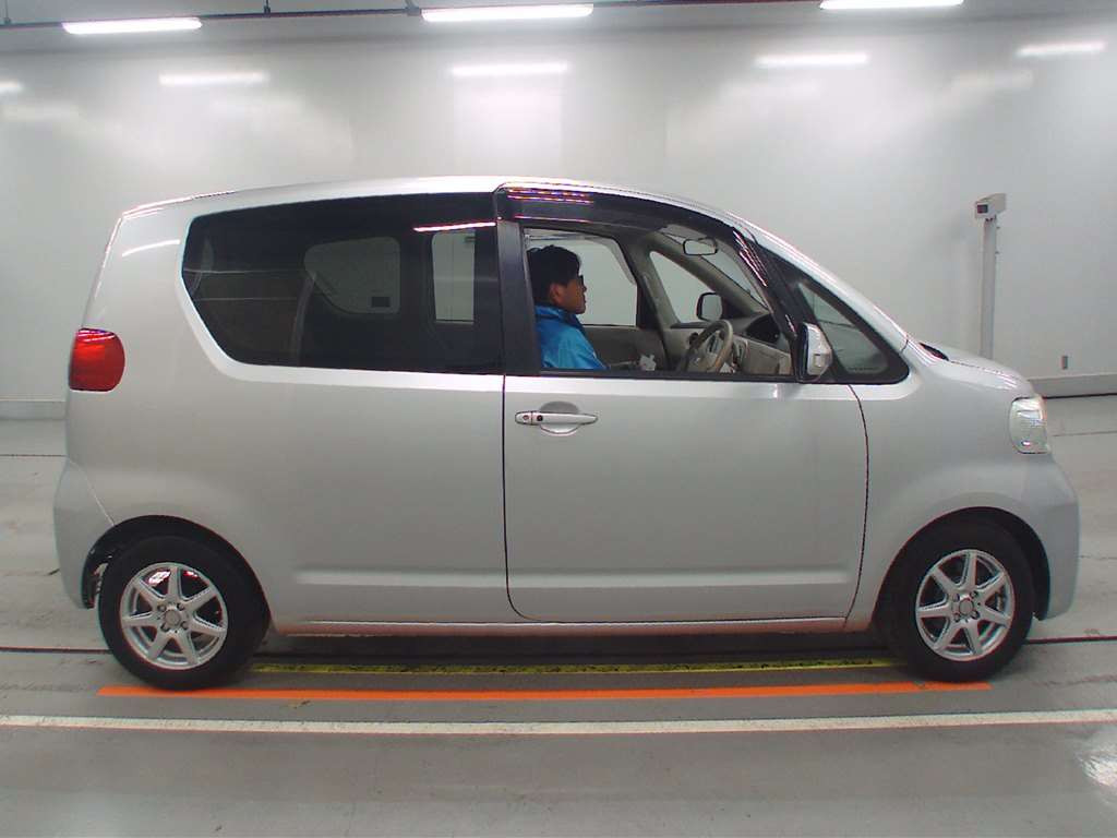 2009 Toyota Porte NNP10[2]