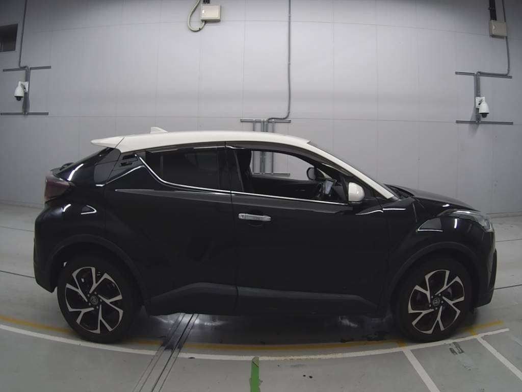 2018 Toyota C-HR NGX50[2]