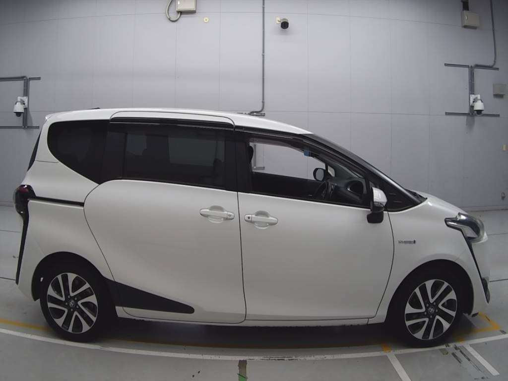 2015 Toyota Sienta NHP170G[2]