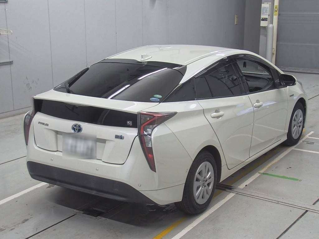 2016 Toyota Prius ZVW50[1]