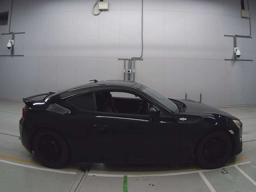 2012 Toyota 86 ZN6[2]