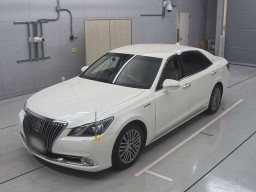 2013 Toyota Crown Majesta