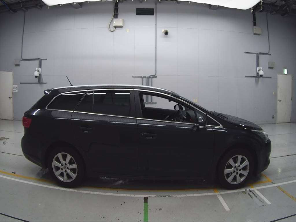 2016 Toyota Avensis Wagon ZRT272W[2]