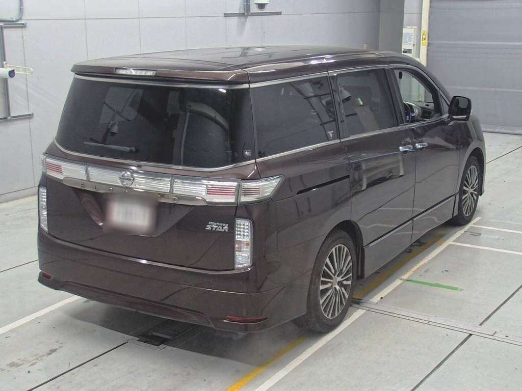 2015 Nissan Elgrand TE52[1]