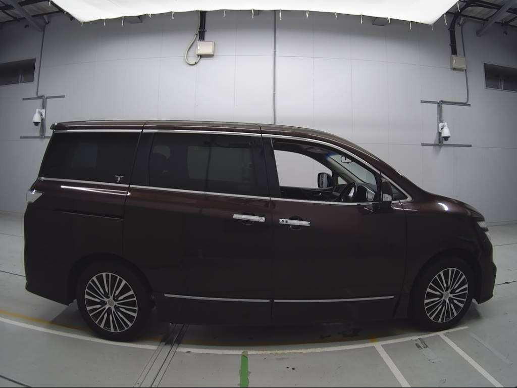 2015 Nissan Elgrand TE52[2]