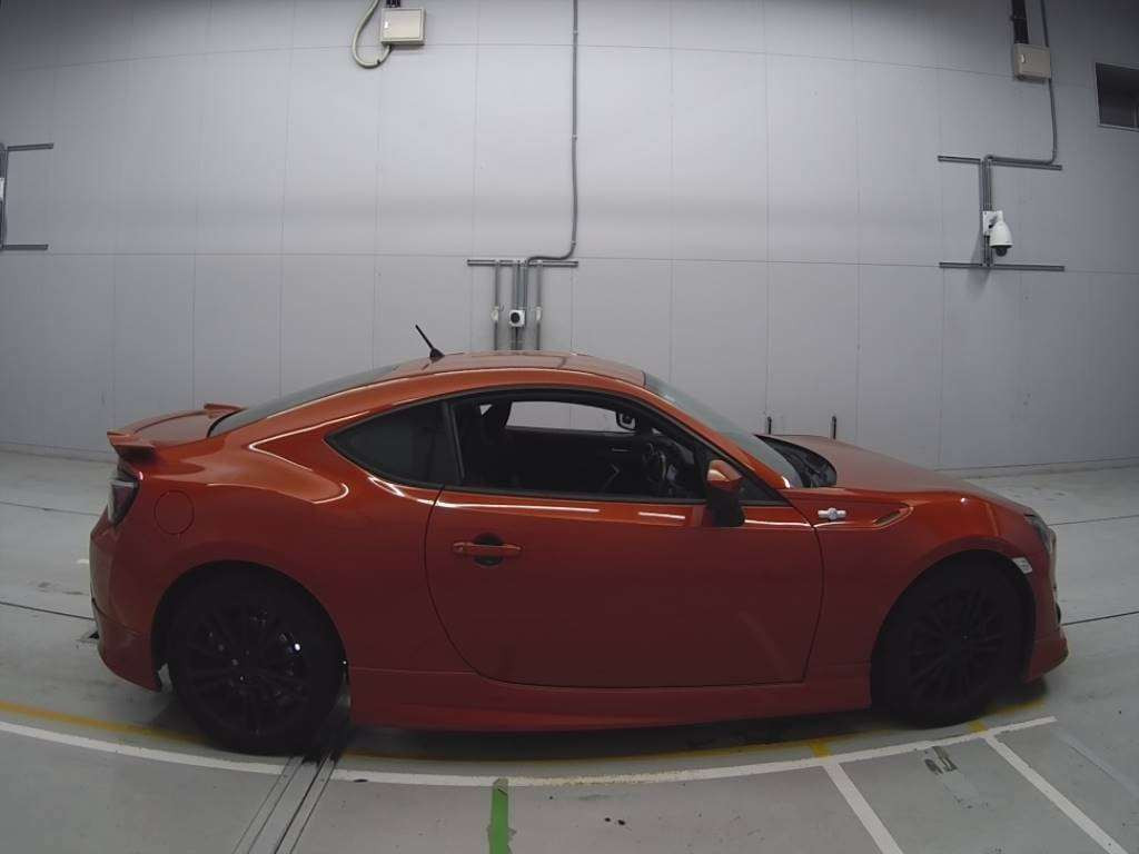 2012 Toyota 86 ZN6[2]