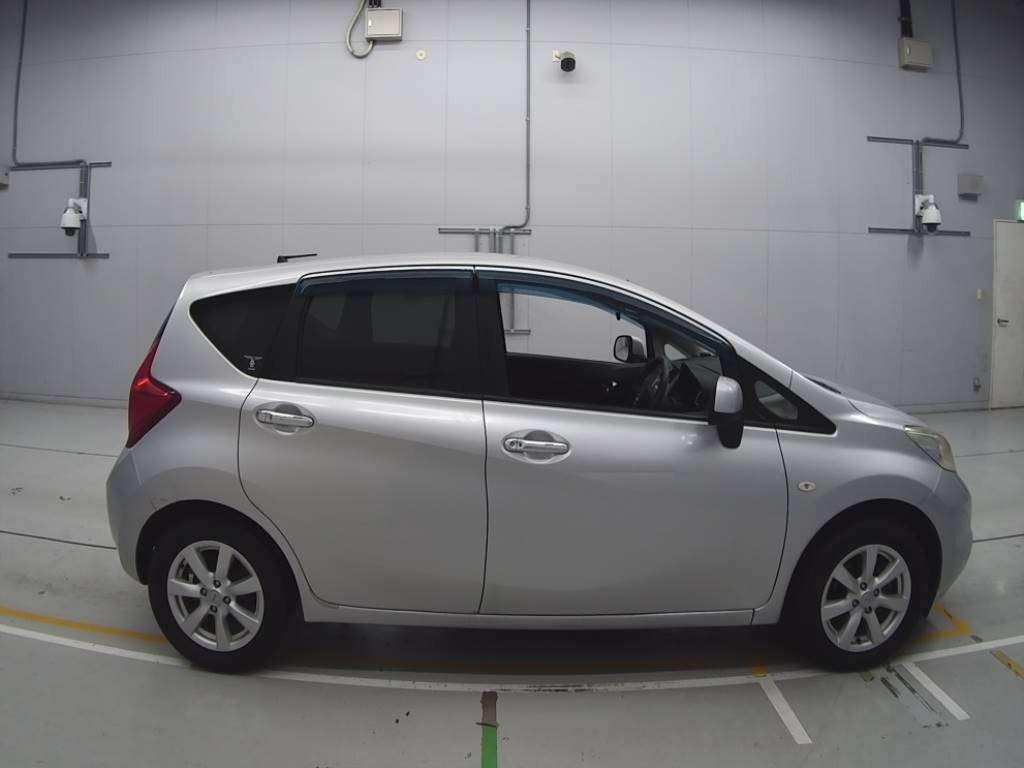 2013 Nissan Note E12[2]