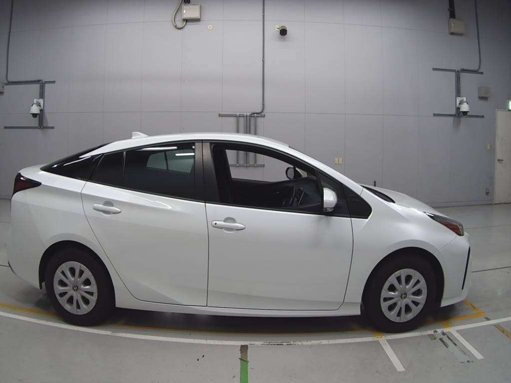 2021 Toyota Prius ZVW51[2]