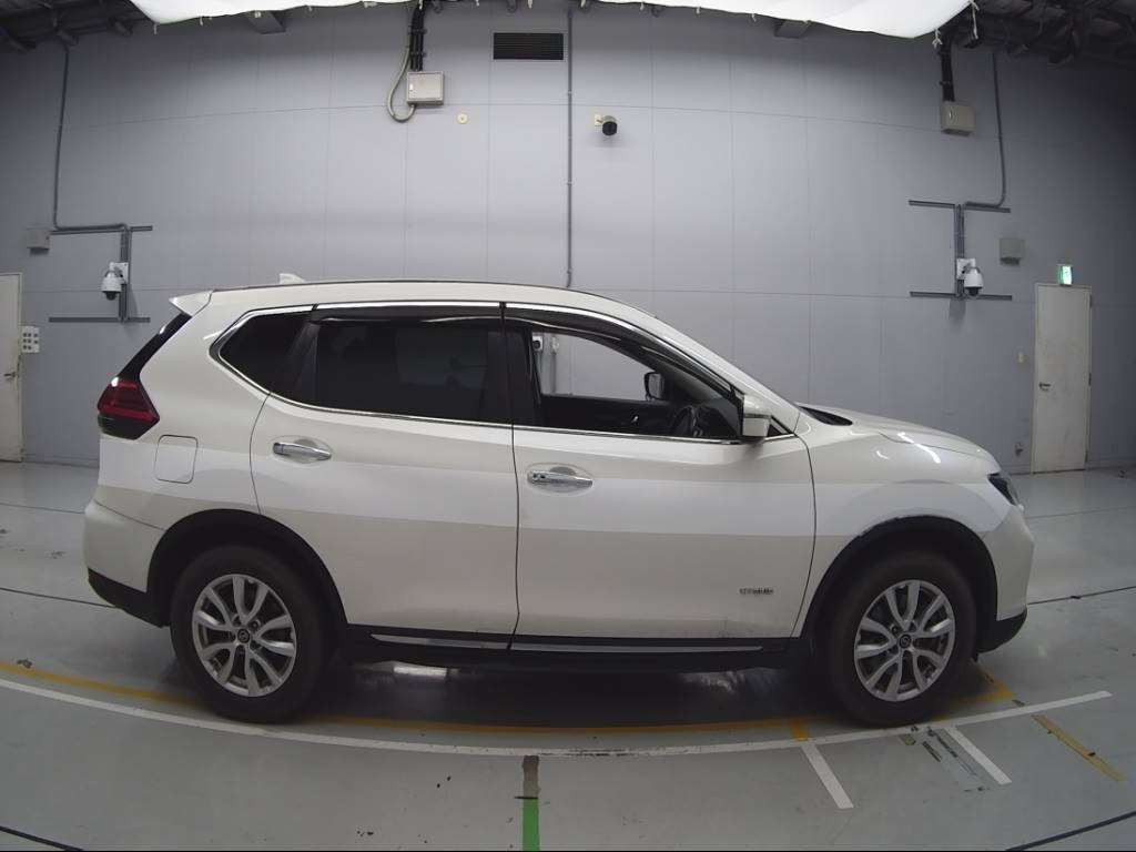 2018 Nissan X-Trail HNT32[2]