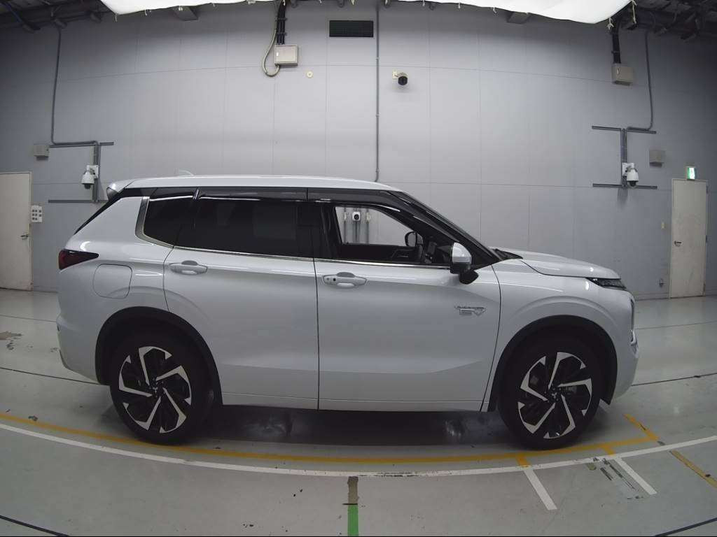 2023 Mitsubishi Outlander PHEV GN0W[2]