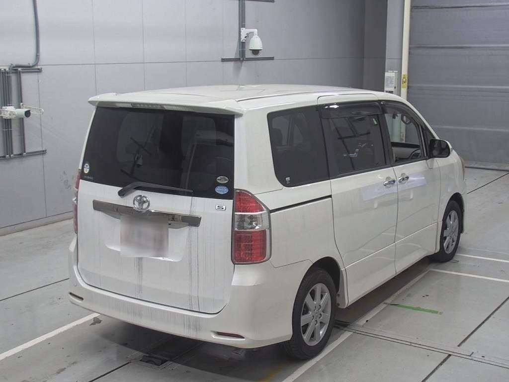 2009 Toyota Noah ZRR70W[1]