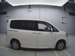 2009 Toyota Noah