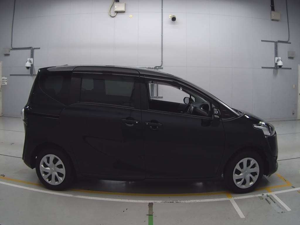 2016 Toyota Sienta NSP170G[2]