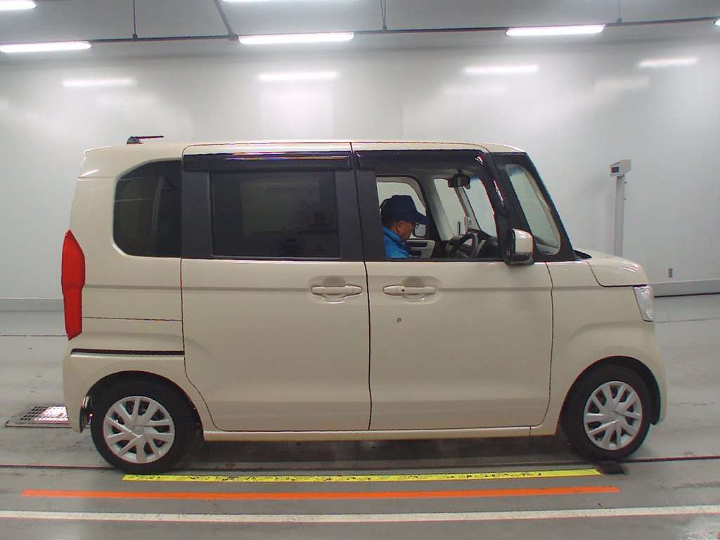 2017 Honda N-BOX JF3[2]