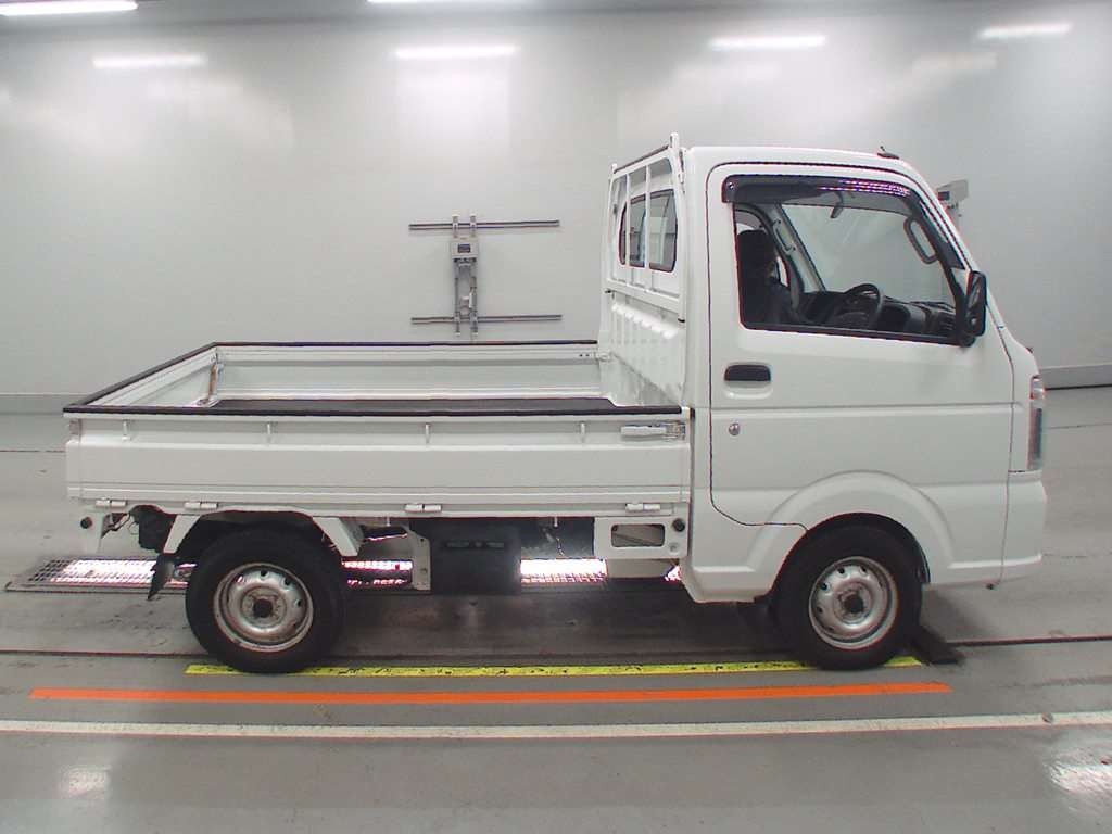 2017 Suzuki Carry Truck DA16T[2]