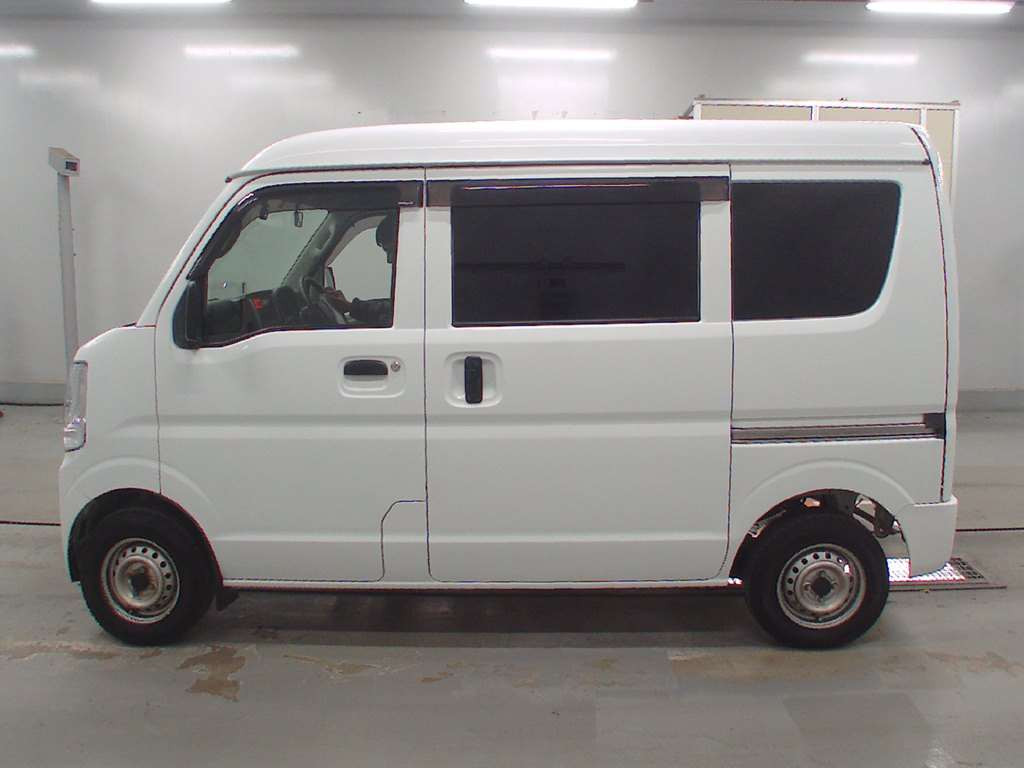 2015 Nissan NV100 Clipper DR17V[2]