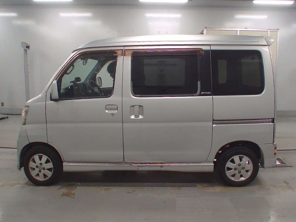 2005 Daihatsu Atrai Wagon S320G[2]