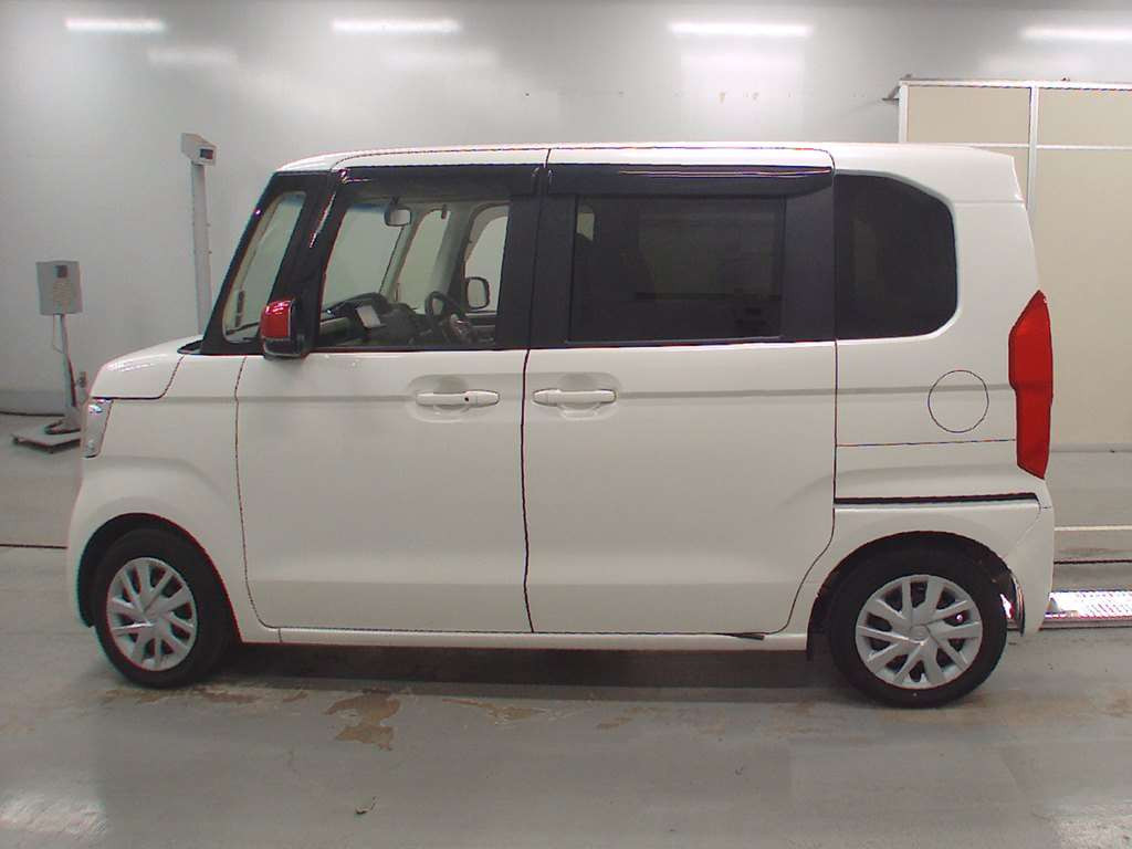 2017 Honda N-BOX JF3[2]