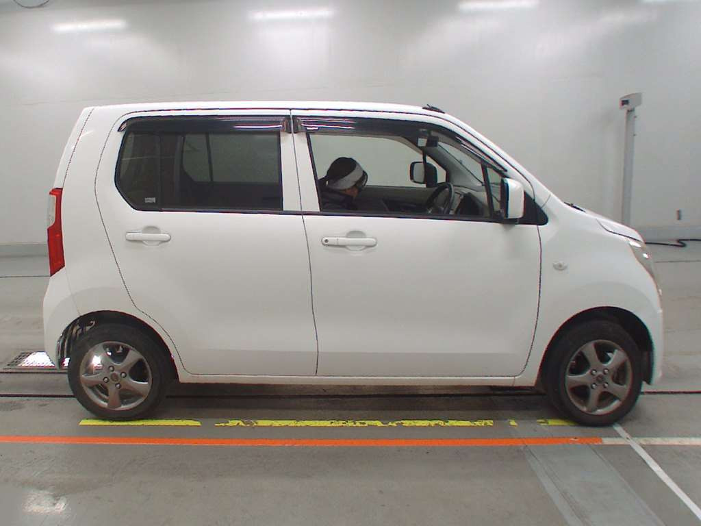 2013 Suzuki Wagon R MH34S[1]