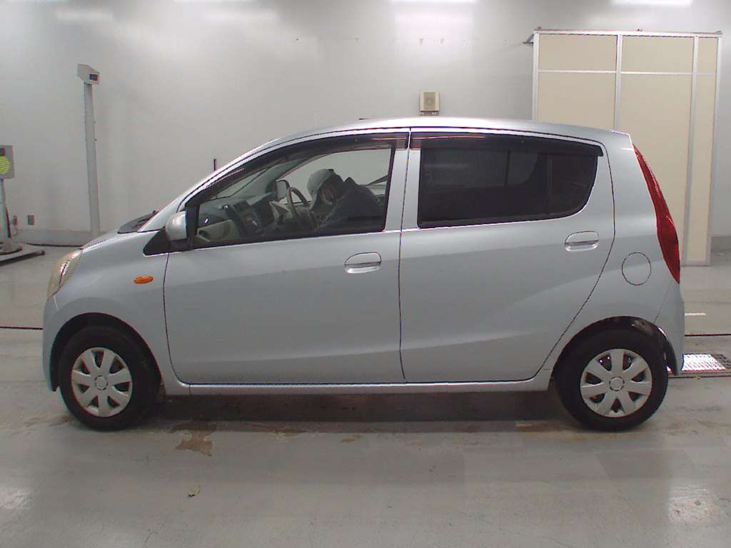 2010 Daihatsu Mira L275S[2]