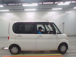 2010 Daihatsu Tanto