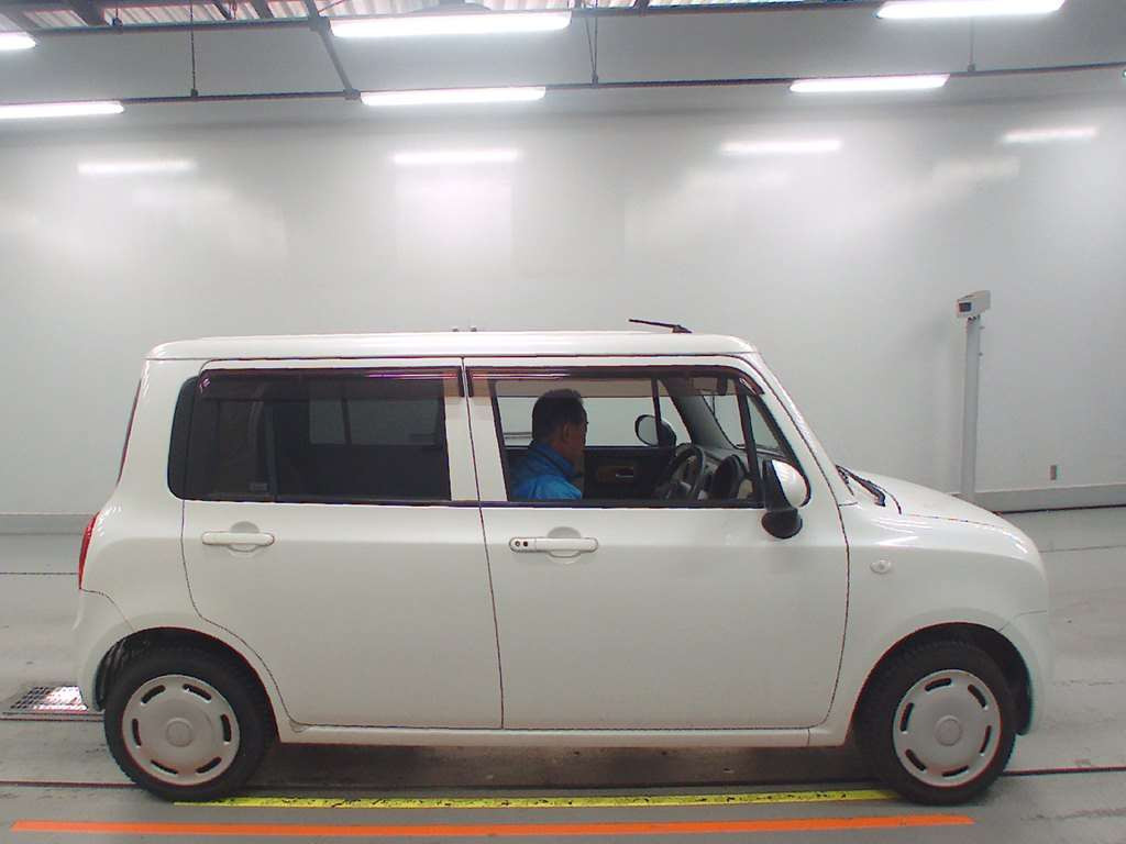 2011 Suzuki ALTO Lapin HE22S[1]