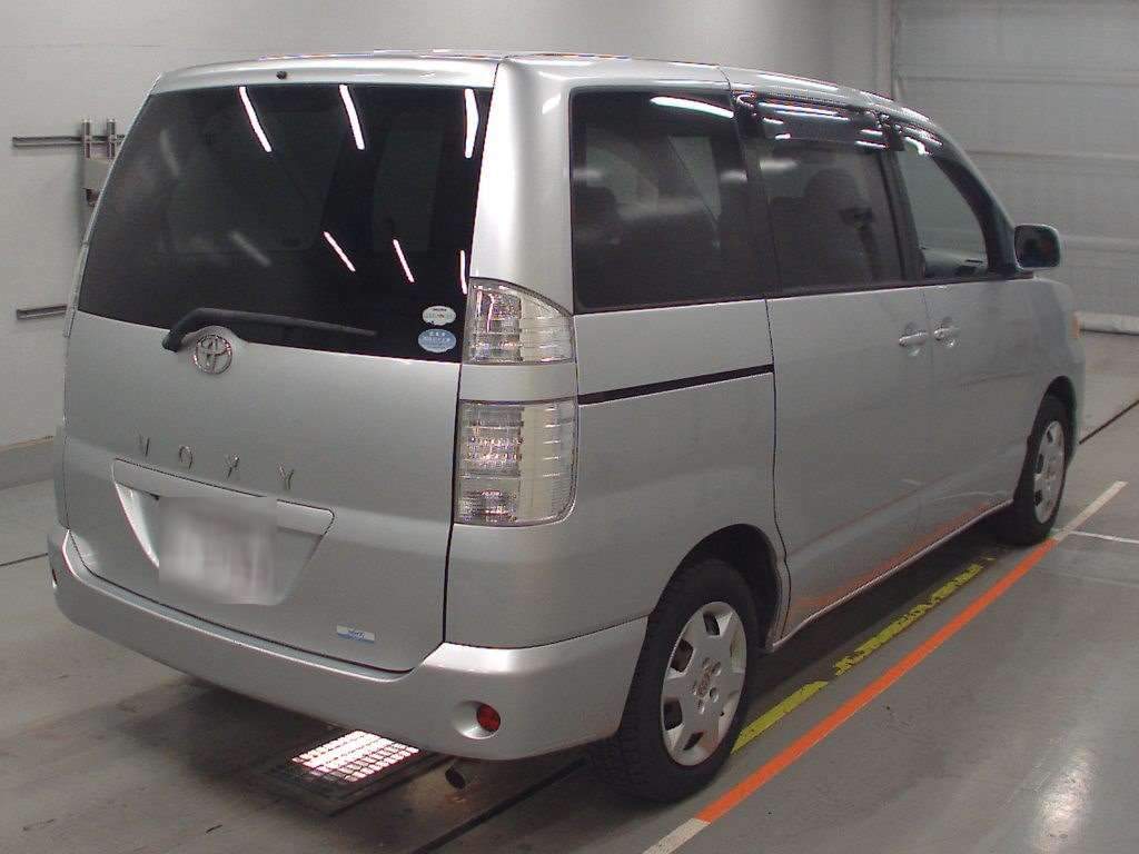 2005 Toyota Voxy AZR60G[1]