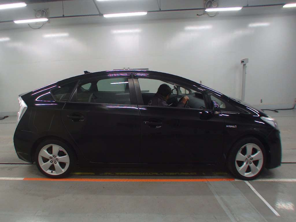 2010 Toyota Prius ZVW30[2]