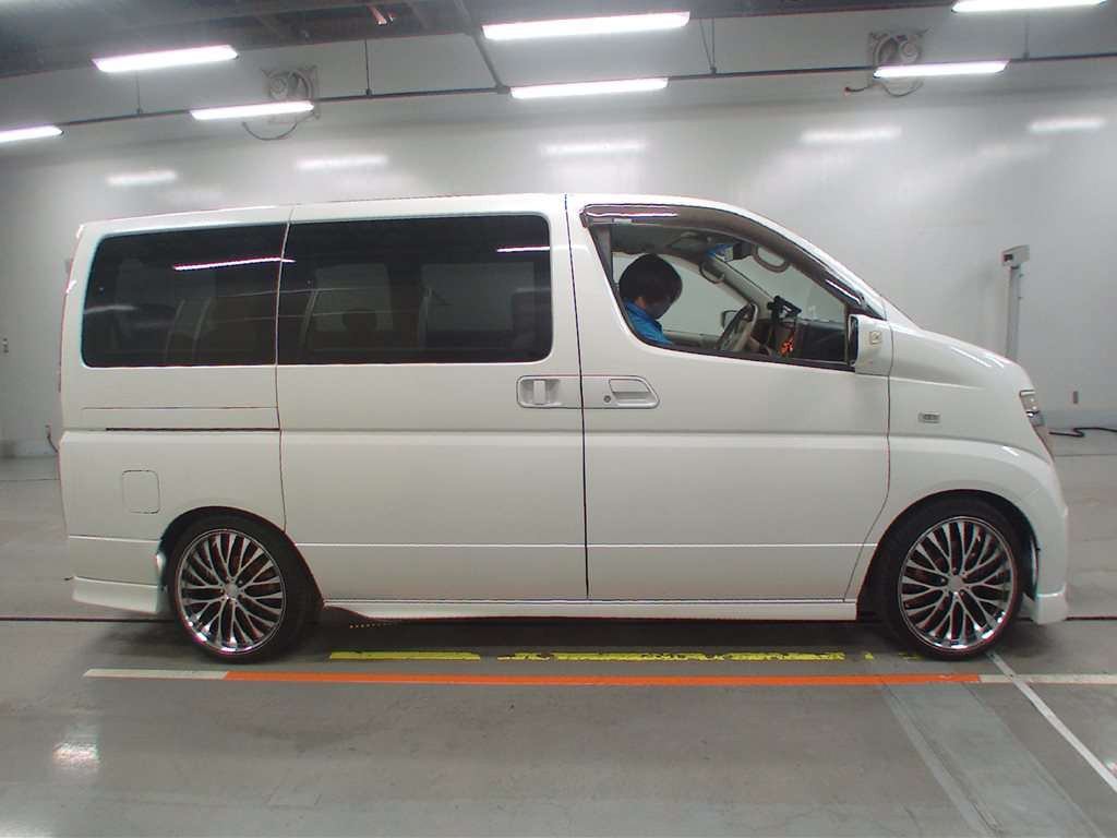 2003 Nissan Elgrand E51[2]