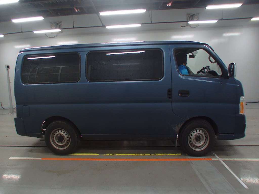 2011 Nissan Caravan Van VWME25[2]