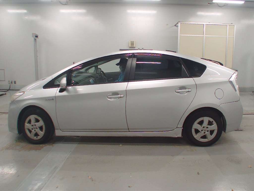 2011 Toyota Prius ZVW30[2]