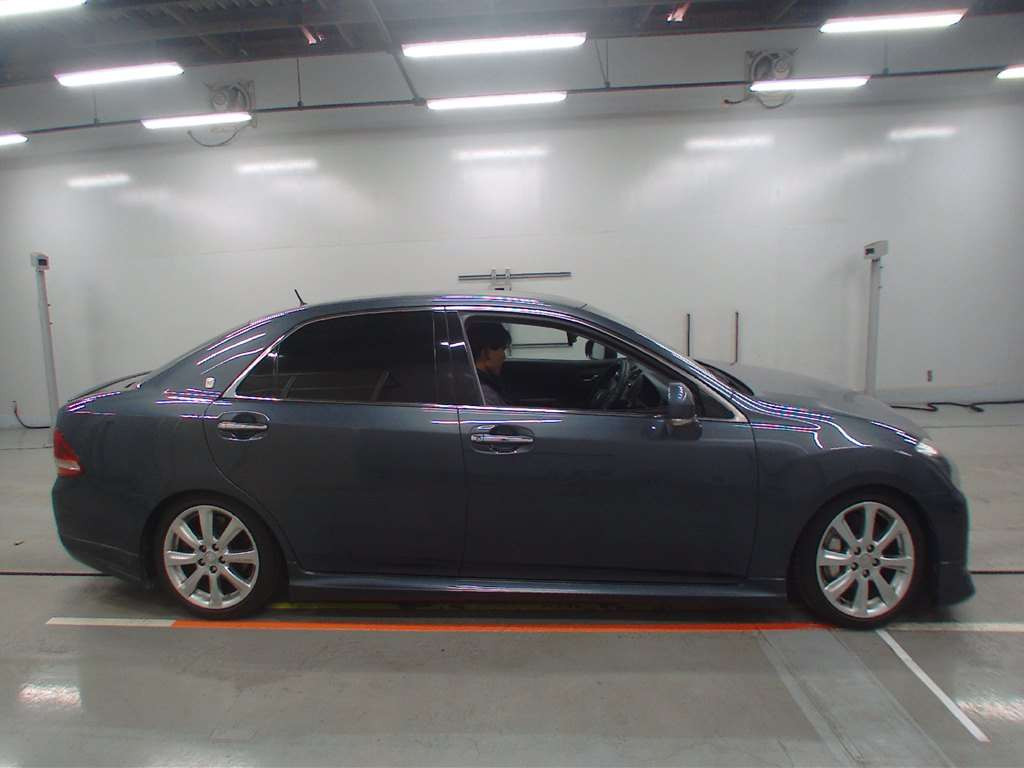 2009 Toyota Crown GRS204[1]