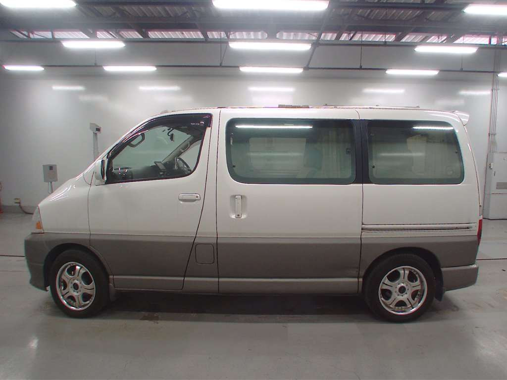 2002 Toyota Grand Hiace KCH16W[2]