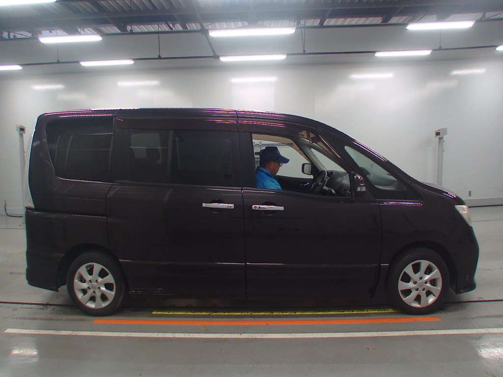 2011 Nissan Serena FC26[1]