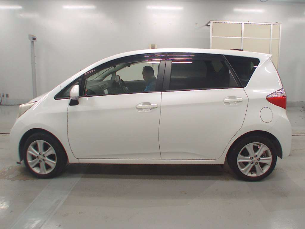 2012 Toyota Ractis NCP120[2]