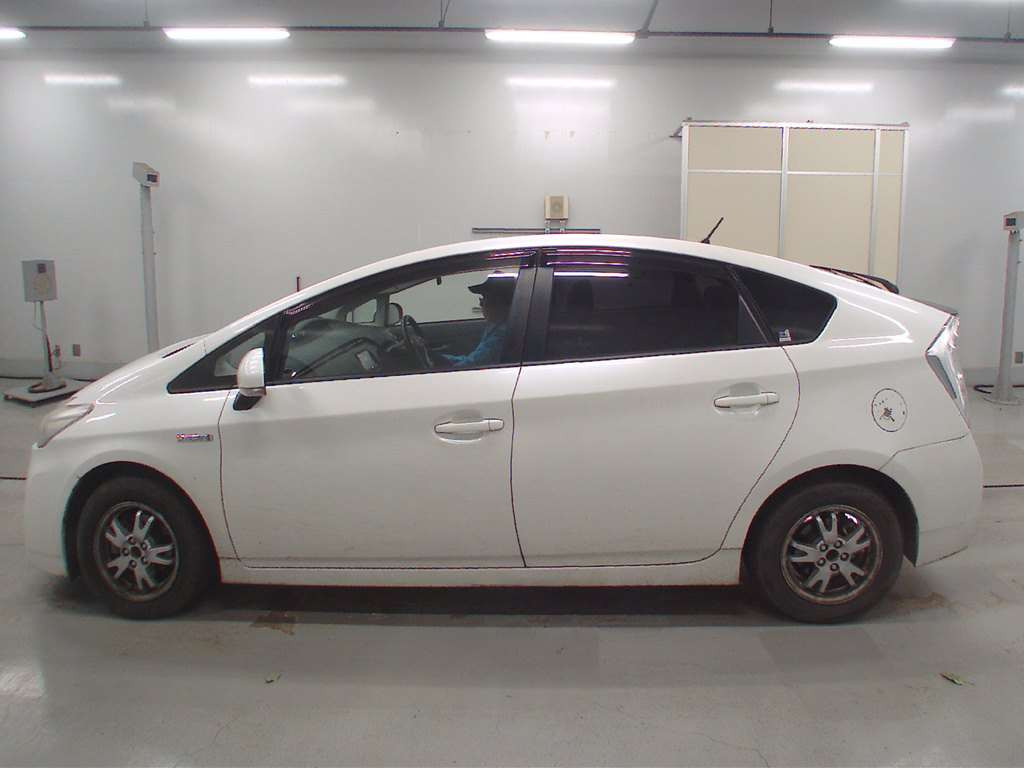 2011 Toyota Prius ZVW30[2]