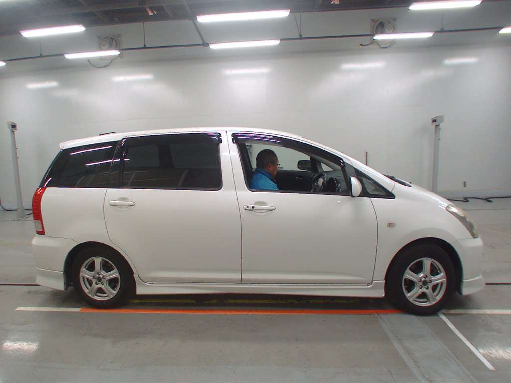 2005 Toyota Wish ANE10G[1]