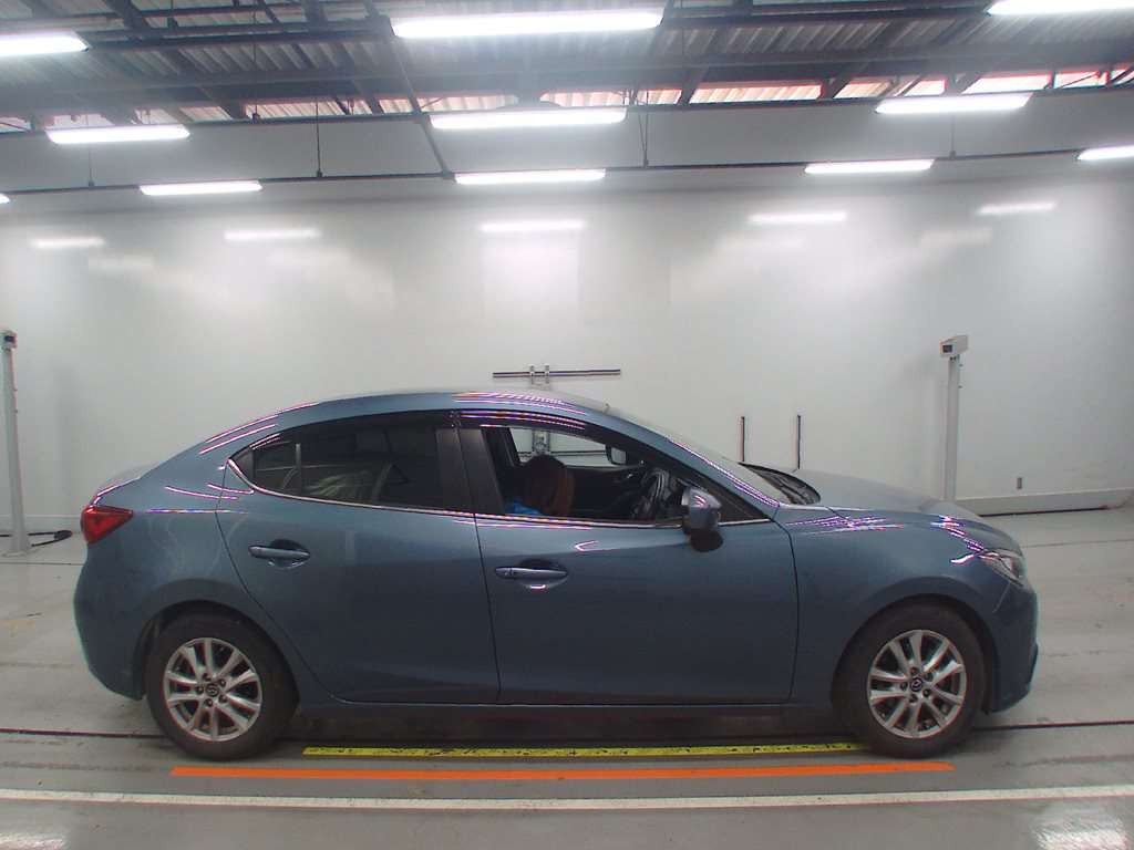 2016 Mazda Axela BM5FP[1]