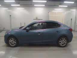 2016 Mazda Axela