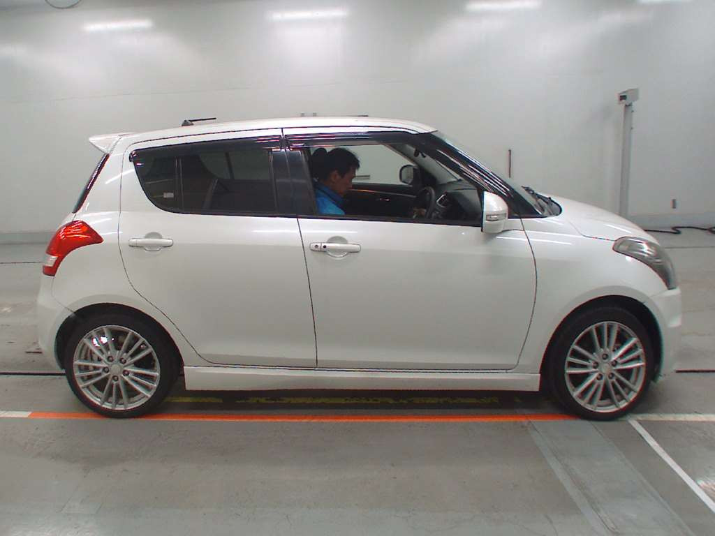 2015 Suzuki Swift Sport ZC32S[2]