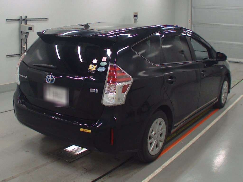 2015 Toyota Prius alpha ZVW41W[1]