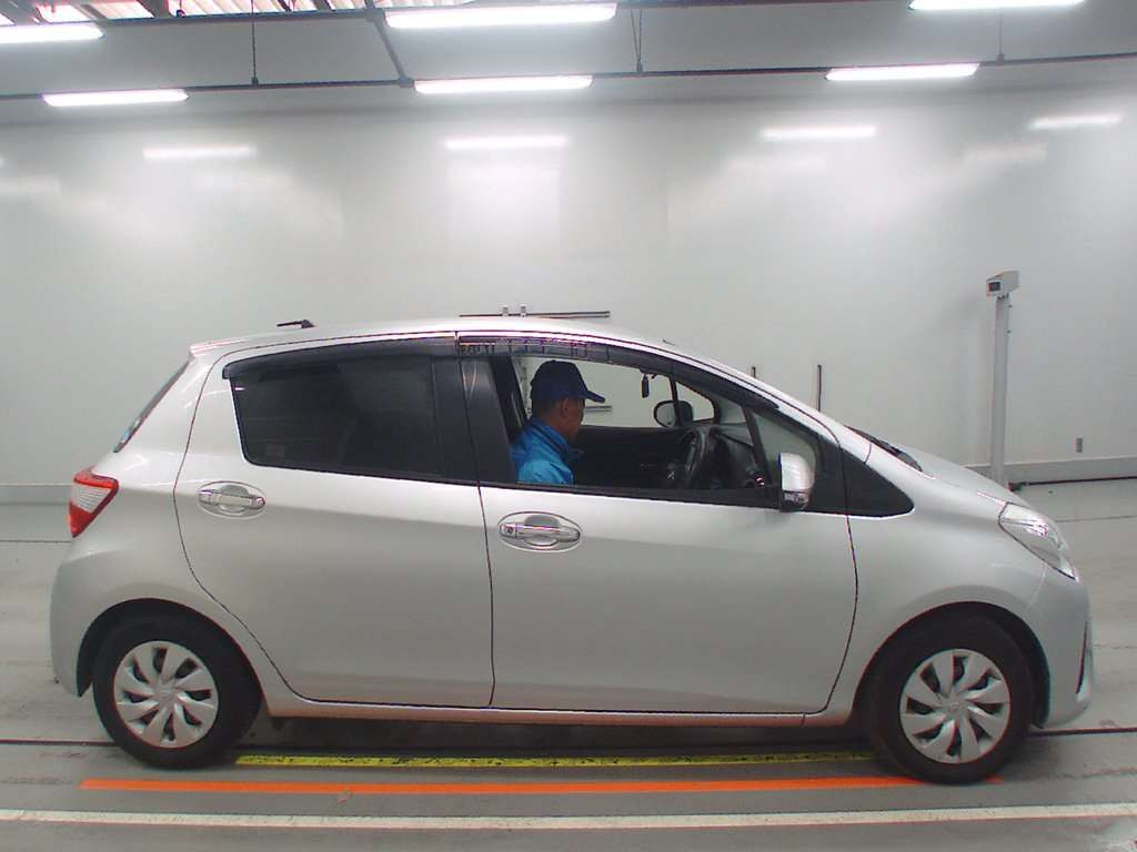 2018 Toyota Vitz NSP130[2]