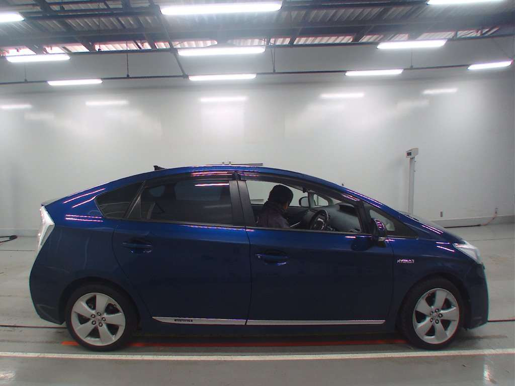 2011 Toyota Prius ZVW30[2]