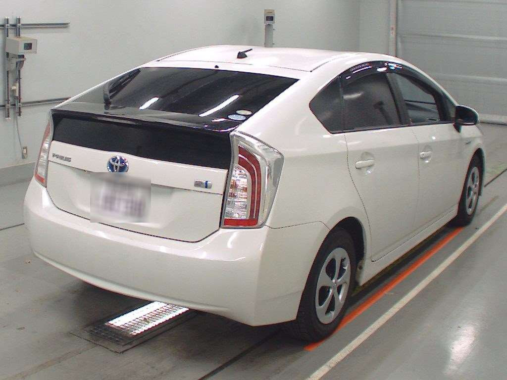 2015 Toyota Prius ZVW30[1]