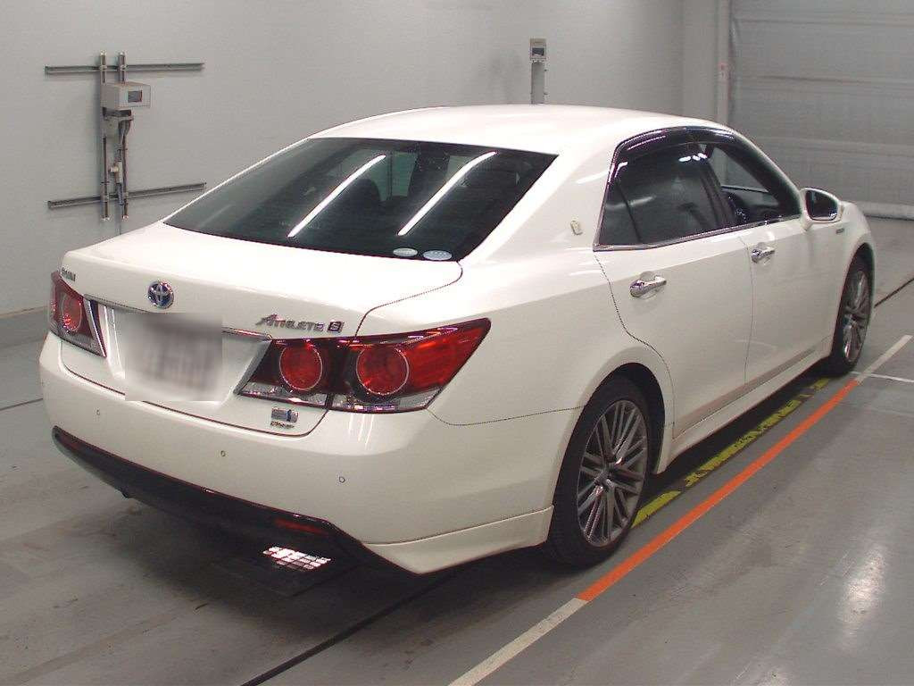 2016 Toyota Crown Hybrid AWS211[1]